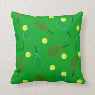 Tennis Rackets and Balls Pattern on Green Kussen