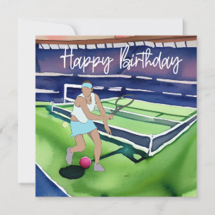 Tennis-vrouw met Happy Birthday-woord voor speler