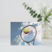 Tennisracket en Bal in het Air Briefkaart (Staand voorkant)
