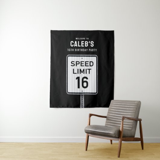 Tenture 16th Birthday Speed Limit Backdrop (En situation)