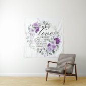 Tenture 1 Corinthiens 13:4 Amour est Patient Violet Floral (En situation)