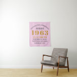 Tenture 60th Birthday Born 1963 Ajouter Nom Rose Grey<br><div class="desc">Anniversaire personnalisé ajoutez votre nom et votre tapisserie d'année. Modifiez le nom et l'année avec le modèle fourni. Un merveilleux accessoire de fête d'anniversaire personnalisé. Plus de cadeaux et de fournitures de fête disponibles avec le design "de normes de fixation" dans le magasin.</div>