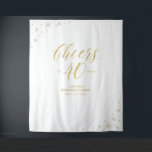 Tenture À 40 ans | Fête d'anniversaire des 40 ans de Gold<br><div class="desc">Cette tapisserie moderne est parfaite pour une fête d'anniversaire avec un thème de couleur or et blanc chic. Vos invités apprécieront de prendre une photo avec ce fond de fête sophistiqué et se souviendront de votre journée spéciale. Le design présente une typographie dorée " Cheers to 40 years " et...</div>