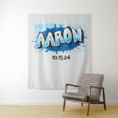 Tenture Aaron Your Graffiti Name Backdrop Photo-Op (En situation)