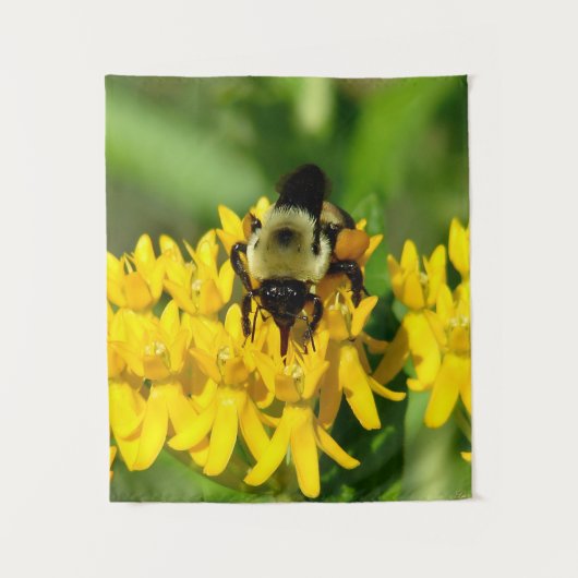 Tenture Abeille se régalant de fleurs sauvages d'Asclépiad (Devant)