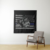 Tenture Amoureux des chiens | Black Labrador American Flag (En situation (horizontale))
