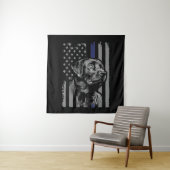 Tenture Amoureux des chiens | Black Labrador American Flag (En situation)