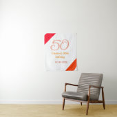 Tenture anniversaire 50 ans orange rouge ajouter nom date (En situation)