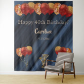 Tenture Anniversaire Ballons Rouges Pailletés Or Élégant (En situation)