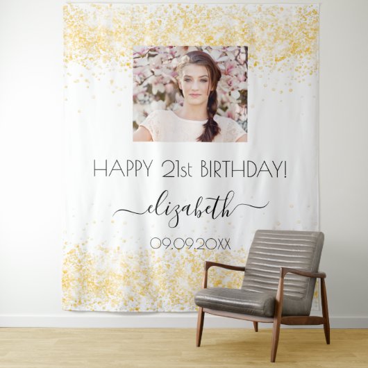 Tenture Anniversaire blanc paillettes or photo nom de bien (En situation)
