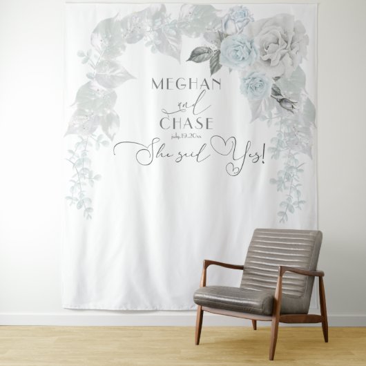 Tenture Arc de roses bleu glace et blanc époustouflant (En situation)