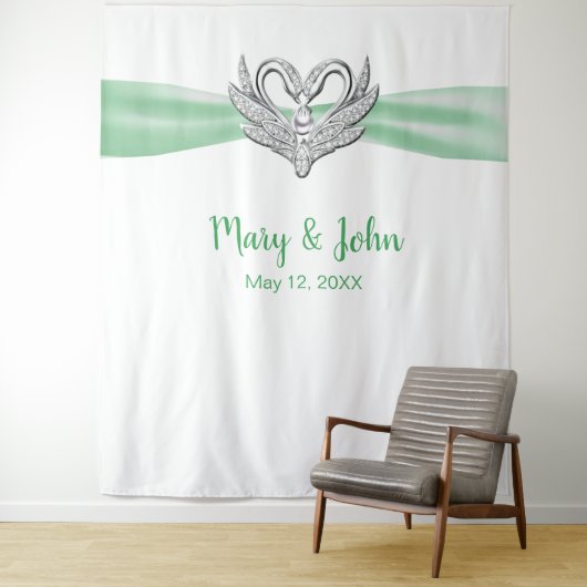 Tenture Argent vert Ruban Swans Mariage fond (En situation)