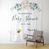 Tenture Baby Shower eucalyptus blanc floral maman abeille (En situation)