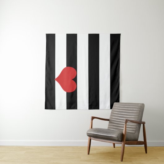 Tenture Bandes noires et blanches avec Coeur rouge (En situation (horizontale))
