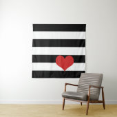 Tenture Bandes noires et blanches avec Coeur rouge (En situation)