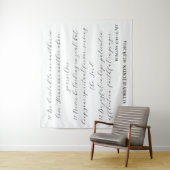 Tenture Bannière de fond de mariage biblique Romains 12:10 (En situation)