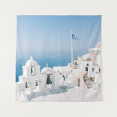 Tenture Bâtiment en béton blanc près du plan d'eau dans (Devant)