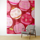 Tenture Baubles De Noël Rose Et Rouge (En situation)