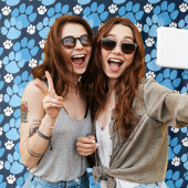 Tenture Bébé léger bleu et marine Pawprint répétée fond de