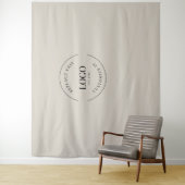 Tenture Beige Simple Personnalisé Grand logo en arrière-pl (En situation)