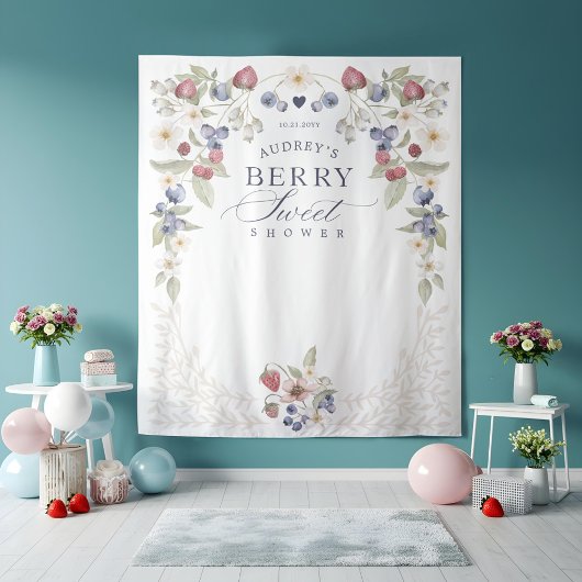 Tenture Berry Baby shower doux Fleurs et baies sauvages