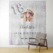 Tenture Bienvenue argent violet photo paillettes 18e anniv (En situation)