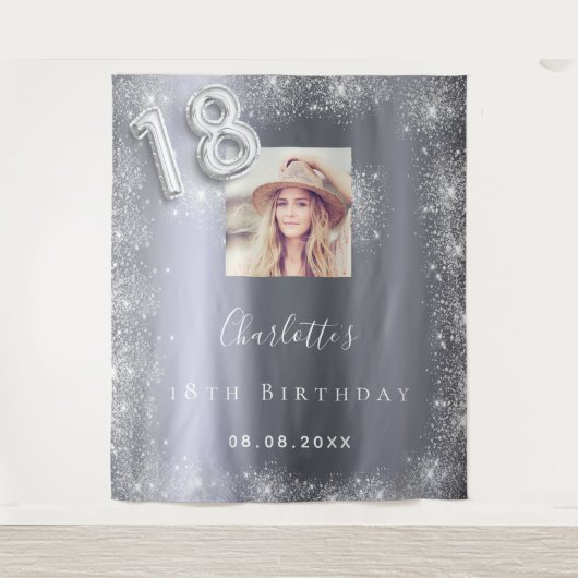 Tenture Bienvenue avec paillettin argent pour 18 ans  (Devant)