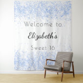 Tenture Bienvenue paillettes bleues bébé blanc pour un Swe (En situation)