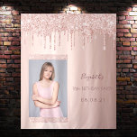 Tenture Birthday party photo rose gold glitter drips<br><div class="desc">Une tapisserie pour une fête de 16e anniversaire, girly et glamour, ou n'importe quel âge. Un arrière - plan rose à dégradé d'or avec une élégante parties scintillant de couleur or faux rose. Ajoutez votre propre photo de haute qualité de la fille d'anniversaire. parties scintillant en or rose comme cadre....</div>