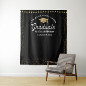 Tenture Black & Gold Class Of 2026 Graduation Backdrop (En situation)