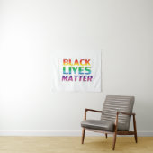 Tenture Black Lives Matt Rainbow typographie lgbt pride (En situation (horizontale))