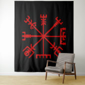 Tenture Blood Red Vegvísir (Viking Compass) (En situation)