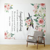 Tenture Blush & White Floral Graduation Congratulations (En situation (horizontale))