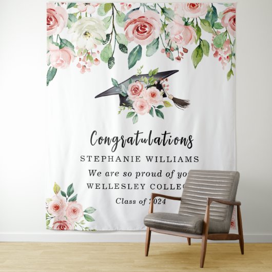 Tenture Blush & White Floral Graduation Congratulations (En situation)