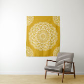 Tenture Boho Mustard Yellow Mandala (En situation)