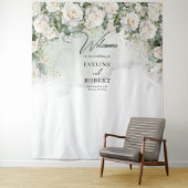 Tenture Boho White Roses mariage vert et or (En situation)