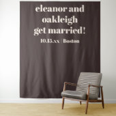 Tenture Bold Brown Modern Wedding Custom Photo Backdrop (En situation)