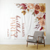 Tenture Burgundy Burange Floral fête d'anniversaire (En situation (horizontale))