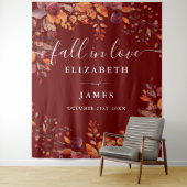 Tenture Burgundy Rustic Fall Floral Photo Booth Backdrop (En situation)