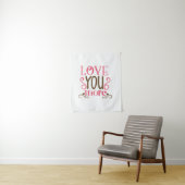Tenture Cadeau de couple Je t'aime plus (En situation)