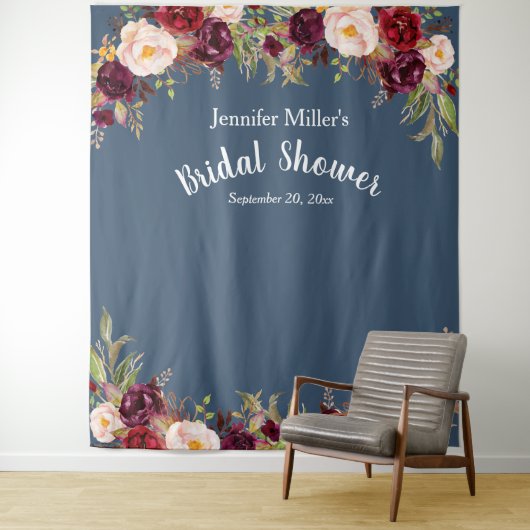 Tenture Cadeau de Mariage Fleurs Nom Photo Burgundy Blue (En situation)