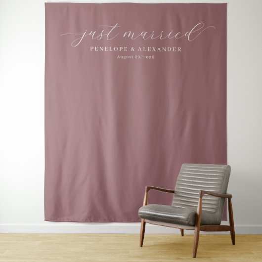 Tenture Calligraphie Mauve Élégant Juste Mariés (En situation)