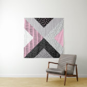 Tenture Carreaux de patchwork, motif de dessin main libre. (En situation (horizontale))