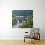 Tenture Cascade cascade avec forêt verte en Croatie (En situation (horizontale))