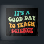 Tenture C'est un bon jour pour enseigner la science I<br><div class="desc">Un design mignon, parfait pour n'importe quel professeur de sciences, professeur de sciences au lycée, ou futur professeur de sciences qui aime enseigner! 'C'est un bon jour d'enseigner la science' citation pour un enseignant à porter le premier jour de l'école, au travail, ou les vacances. Es-tu un fier professeur d'équipe...</div>
