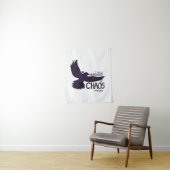 Tenture Chaos Crow Tapestry (En situation)
