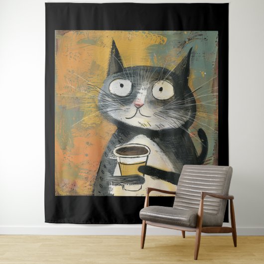 Tenture Chat gris avec du café sur fond ocre (En situation)