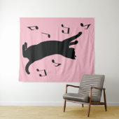 Tenture Chat jouant avec les notes musicales en silhouette (En situation (horizontale))