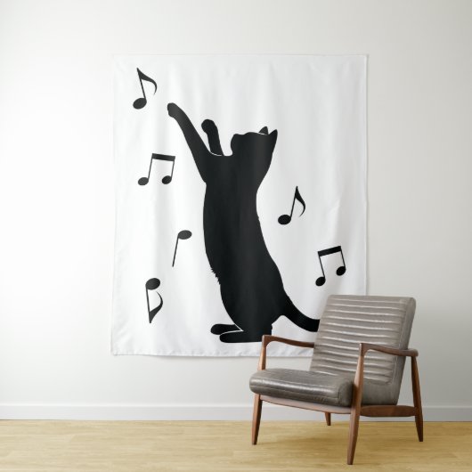 Tenture Chat jouant avec les notes musicales en silhouette (En situation)