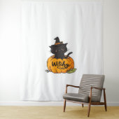 Tenture Chat noir mignon en citrouille avec casquette sorc (En situation)